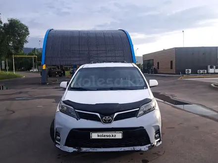Toyota Sienna 2014 года за 9 700 000 тг. в Алматы – фото 2