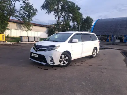 Toyota Sienna 2014 года за 9 700 000 тг. в Алматы