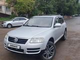 Volkswagen Touareg 2004 года за 3 650 000 тг. в Астана