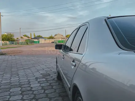 Mercedes-Benz E 230 1997 года за 2 600 000 тг. в Мерке – фото 4