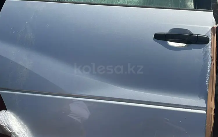 Привозная задняя правая дверь Toyota Estima 2004 за 3 500 тг. в Астана
