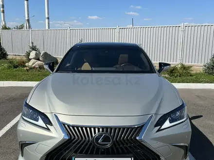Lexus ES 250 2019 года за 26 700 000 тг. в Нур-Султан (Астана)