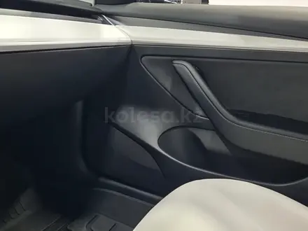 Tesla Model 3 2022 года за 9 990 000 тг. в Алматы – фото 19