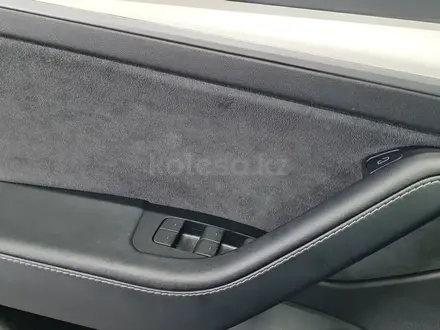 Tesla Model 3 2022 года за 9 990 000 тг. в Алматы – фото 25
