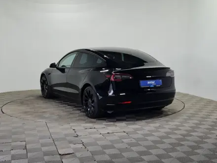Tesla Model 3 2022 года за 9 990 000 тг. в Алматы – фото 7
