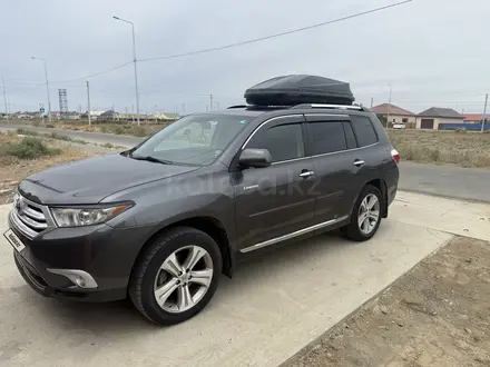 Toyota Highlander 2013 года за 8 000 000 тг. в Атырау – фото 3