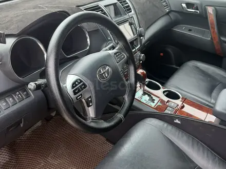 Toyota Highlander 2013 года за 8 000 000 тг. в Атырау – фото 5