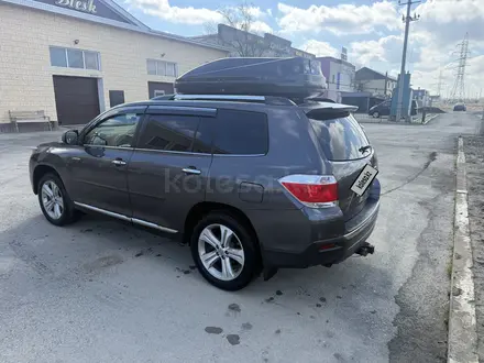 Toyota Highlander 2013 года за 8 000 000 тг. в Атырау – фото 11
