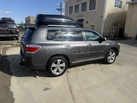 Toyota Highlander 2013 года за 8 000 000 тг. в Атырау – фото 12
