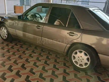 Mercedes-Benz E 260 1991 года за 2 000 000 тг. в Тараз – фото 7