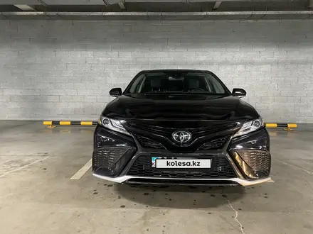 Toyota Camry 2021 года за 14 900 000 тг. в Усть-Каменогорск – фото 2