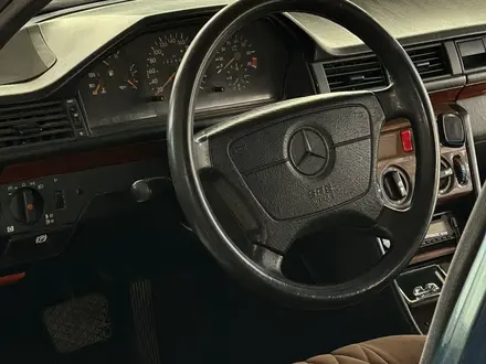 Mercedes-Benz E 320 1987 года за 2 000 000 тг. в Алматы – фото 11