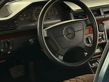 Mercedes-Benz E 320 1987 года за 2 000 000 тг. в Алматы – фото 12