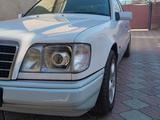Mercedes-Benz E 280 1993 года за 3 000 000 тг. в Мерке – фото 2