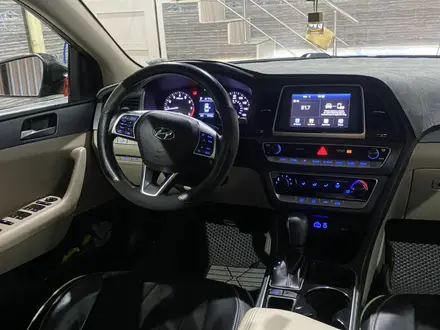 Hyundai Sonata 2019 года за 6 550 000 тг. в Актобе – фото 3