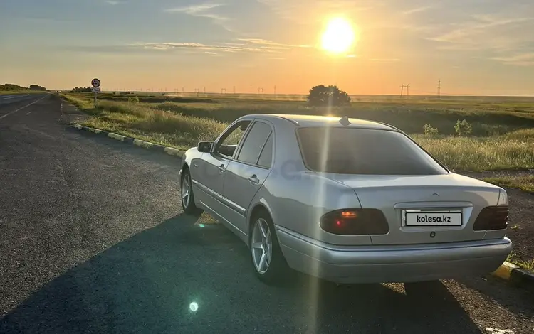 Mercedes-Benz E 230 1996 года за 3 500 000 тг. в Астана