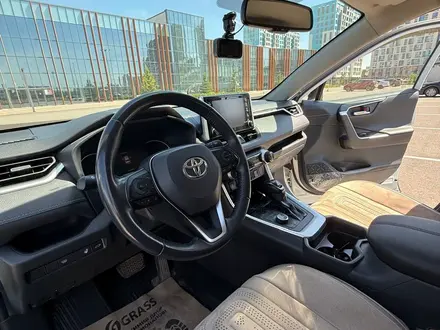 Toyota RAV4 2020 года за 12 850 000 тг. в Астана – фото 12