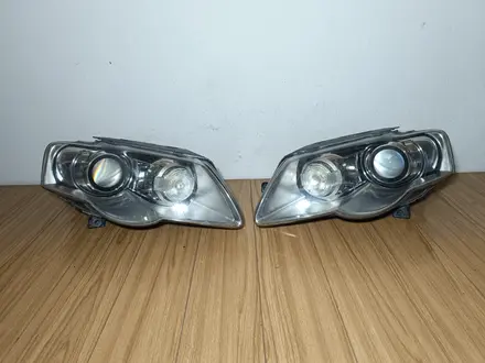Фары 2шт XENON VW Passat B6 Volkswagen Фольксваген Пассат Б6 Ксенон за 80 000 тг. в Караганда