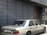 Mercedes-Benz E 230 1991 года за 1 555 000 тг. в Алматы – фото 3