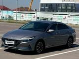 Hyundai Elantra 2022 года за 8 200 000 тг. в Алматы – фото 2