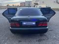 Mercedes-Benz E 320 1998 года за 3 300 000 тг. в Караганда – фото 7