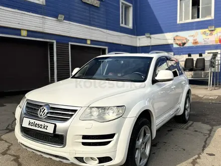 Volkswagen Touareg 2007 года за 6 800 000 тг. в Алматы – фото 2