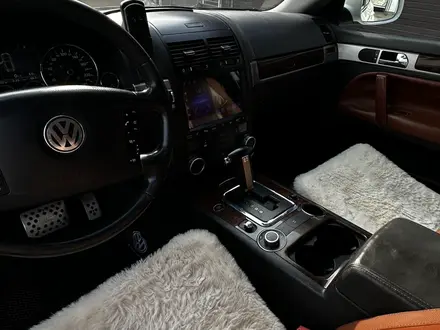 Volkswagen Touareg 2007 года за 6 800 000 тг. в Алматы – фото 12