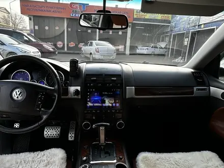 Volkswagen Touareg 2007 года за 6 800 000 тг. в Алматы – фото 13