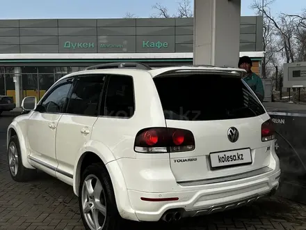 Volkswagen Touareg 2007 года за 6 800 000 тг. в Алматы – фото 26