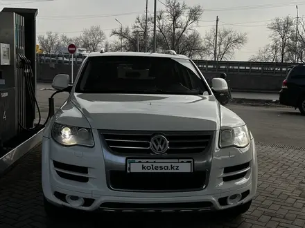 Volkswagen Touareg 2007 года за 6 800 000 тг. в Алматы – фото 28