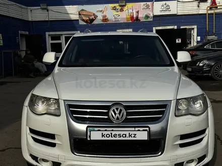 Volkswagen Touareg 2007 года за 6 800 000 тг. в Алматы – фото 5