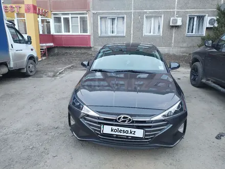 Hyundai Elantra 2019 года за 8 600 000 тг. в Усть-Каменогорск