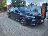 Toyota Camry 2021 года за 11 000 000 тг. в Актобе