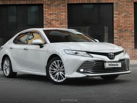 Toyota Camry 2020 года за 15 200 000 тг. в Алматы