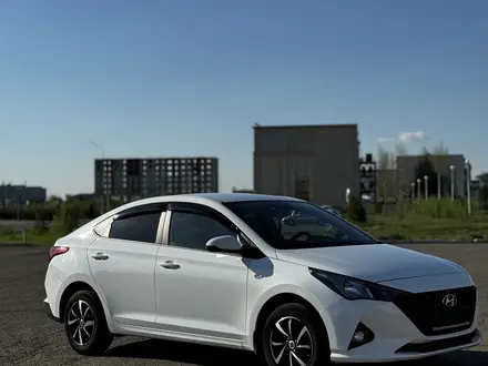 Hyundai Accent 2021 года за 7 300 000 тг. в Уральск – фото 2