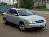 Volkswagen Passat 1999 года за 1 200 000 тг. в Уральск – фото 2
