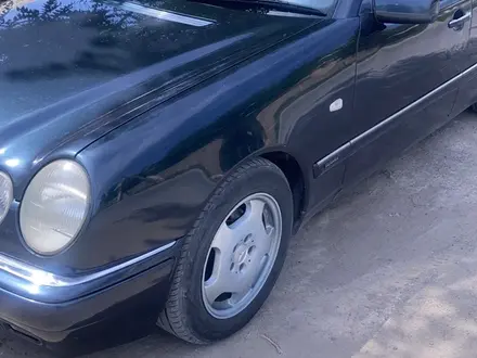 Mercedes-Benz E 230 1998 года за 2 300 000 тг. в Шиели – фото 6