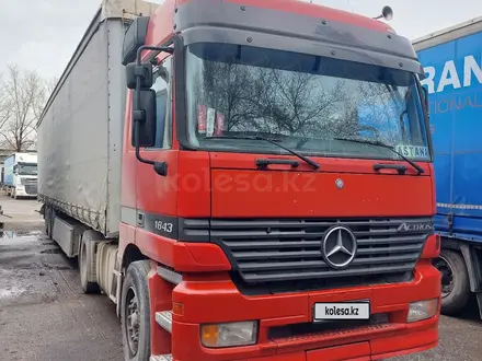 Mercedes-Benz  Actros 2000 года за 15 000 000 тг. в Астана