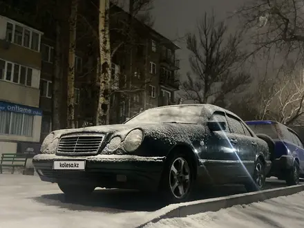 Mercedes-Benz E 230 1996 года за 2 700 000 тг. в Караганда – фото 2