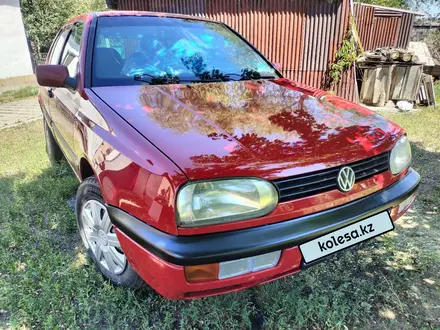 Volkswagen Golf 1993 года за 790 000 тг. в Караганда – фото 2