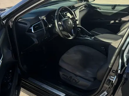 Toyota Camry 2019 года за 10 800 000 тг. в Караганда – фото 5