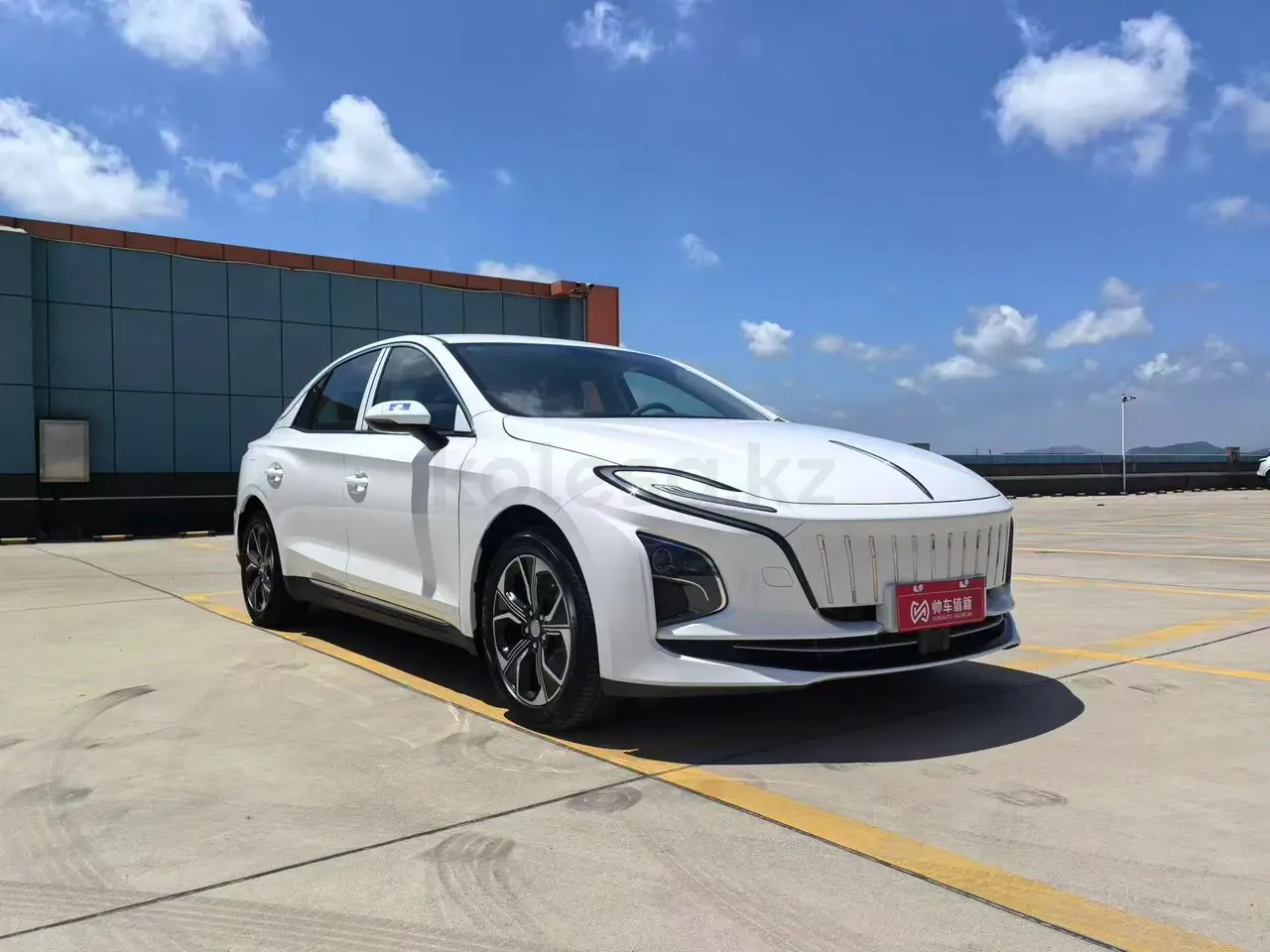 Hongqi E-QM5, 2024