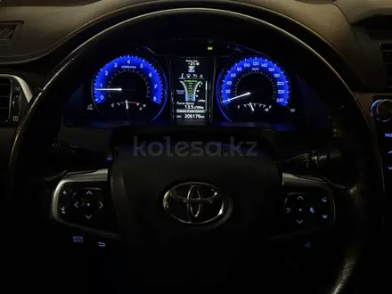 Toyota Camry 2014 года за 10 000 000 тг. в Алматы – фото 16