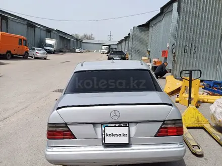 Mercedes-Benz E 200 1990 года за 1 350 000 тг. в Алматы