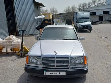Mercedes-Benz E 200 1990 года за 1 350 000 тг. в Алматы – фото 2