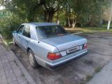 Mercedes-Benz E 200 1991 года за 900 000 тг. в Петропавловск – фото 2