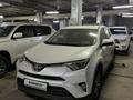 Toyota RAV4 2018 годаүшін13 850 000 тг. в Астана