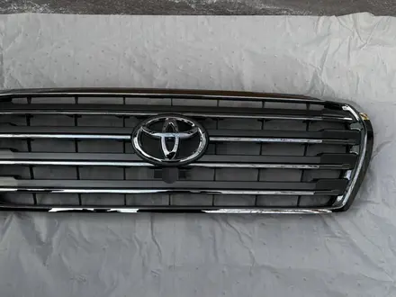 Решетка радиатора Land Cruiser 200 12-15 год за 20 000 тг. в Алматы