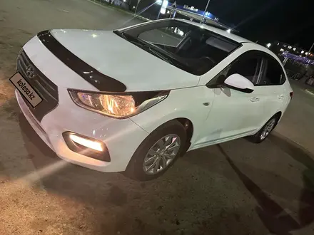 Hyundai Accent 2018 года за 6 500 000 тг. в Астана – фото 2