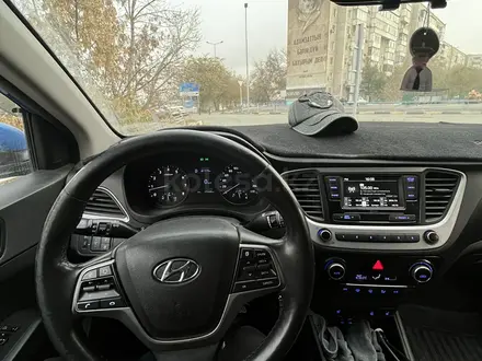 Hyundai Accent 2017 года за 7 000 000 тг. в Семей – фото 3